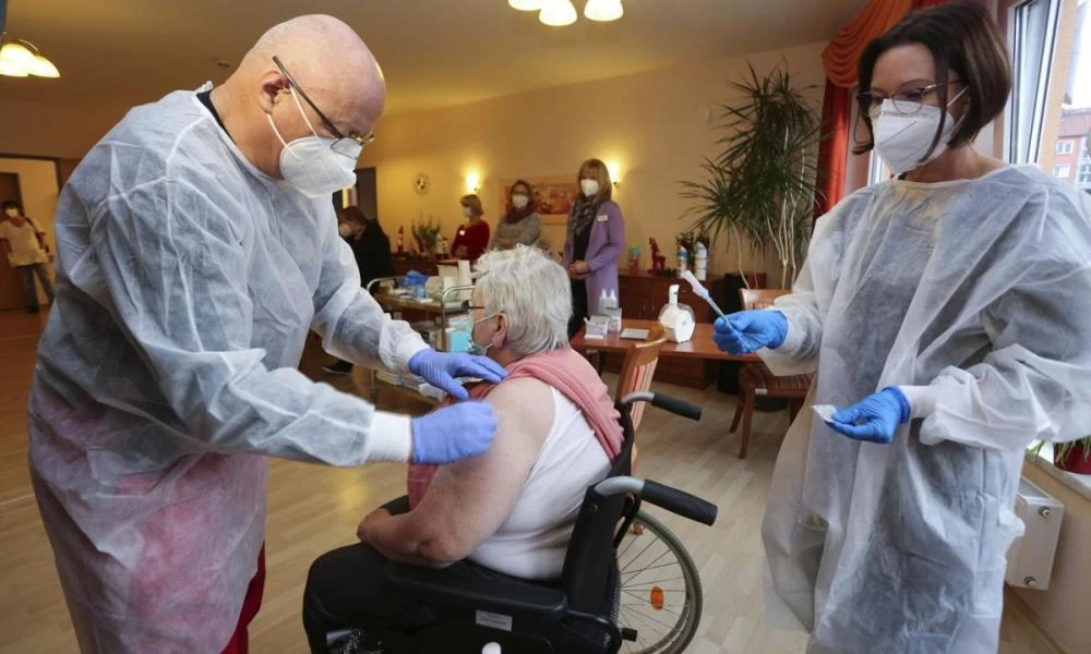 Δείτε τους πρώτους εμβολιασμούς στην Ευρώπη